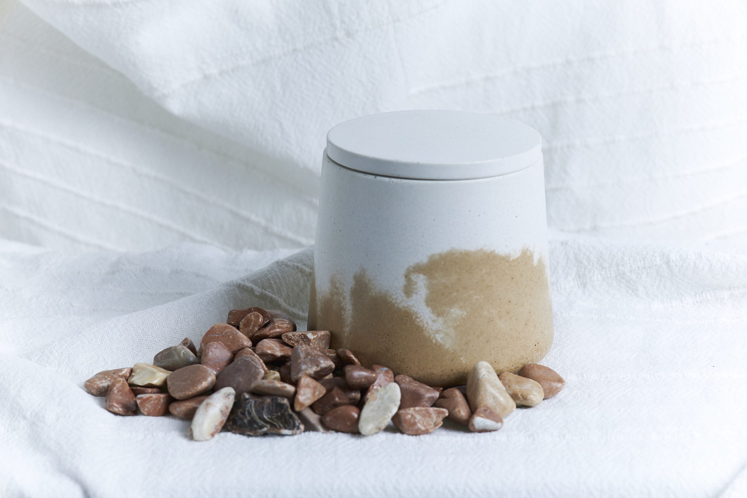 Vela de soja aromática Almendra Mediterránea 3 vela de soja de almendra con envase artesanal de cemento