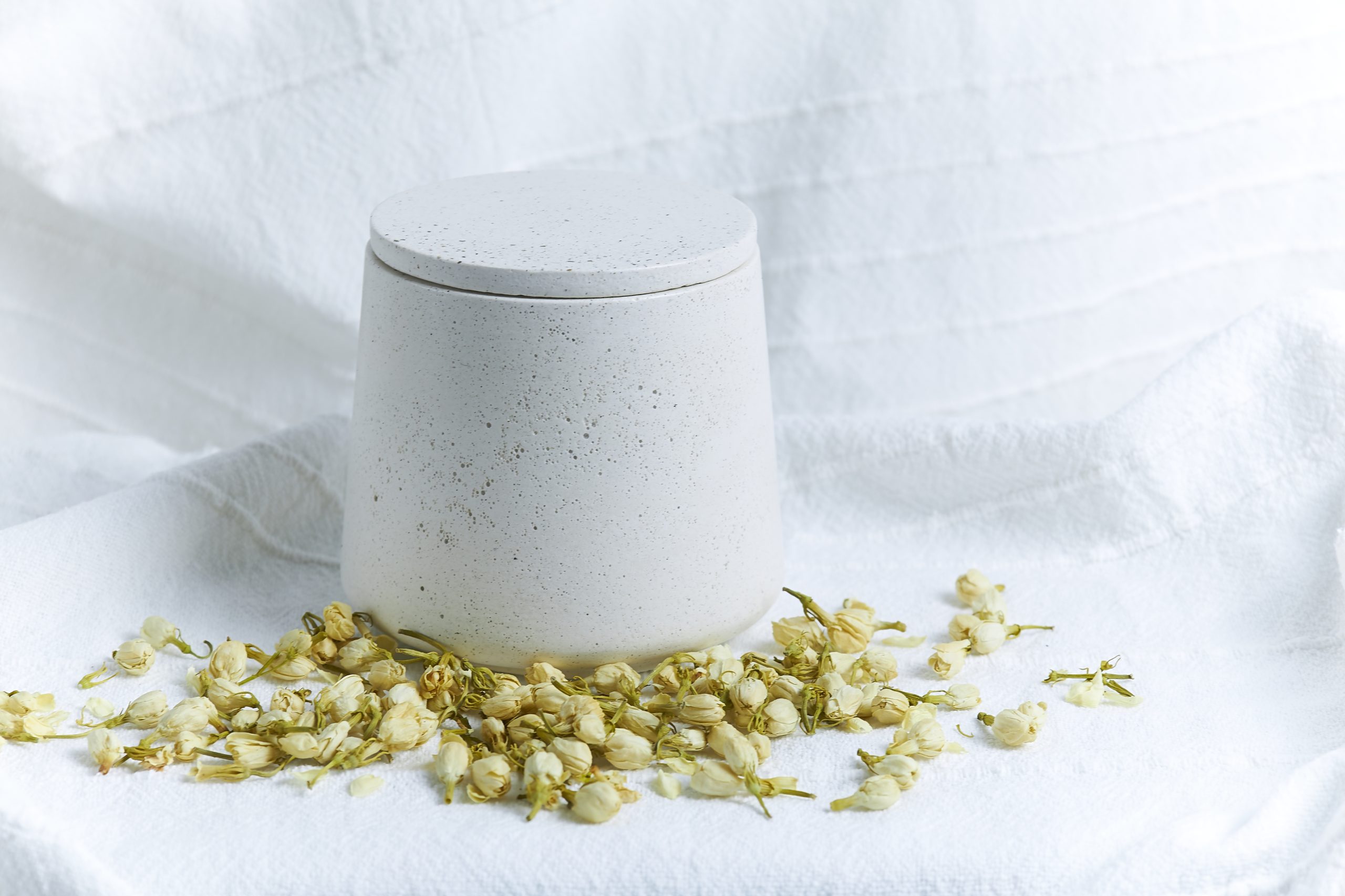 Vela de soja aromática Jazmín 2 vela artesanal de jazmín en envase de cemento