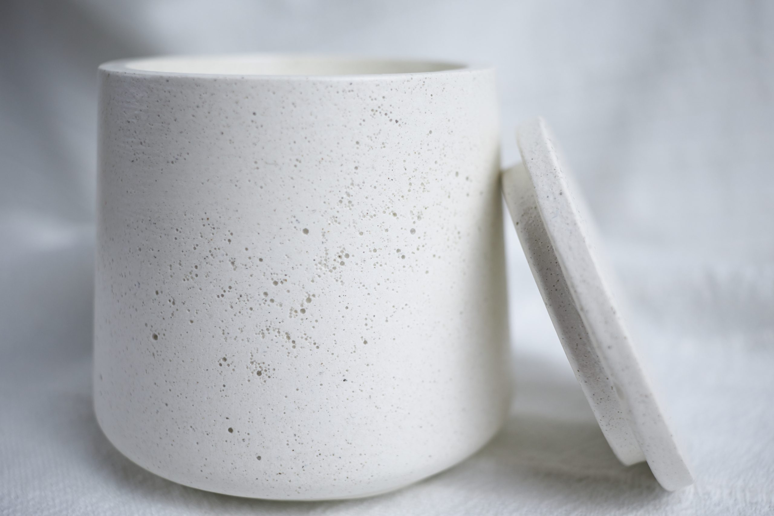Vela de soja aromática Jazmín 7 vela artesanal de jazmín en envase de cemento