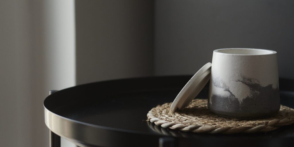 Vela de soja madera y cuero decorativa