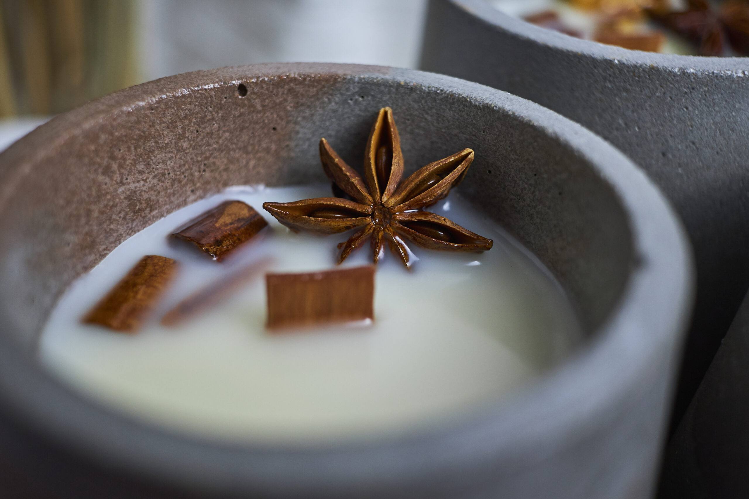 Vela de soja aromática Tardes dulces 3 Vela de soja Tardes Dulces con decoración de canela y anís estrellado