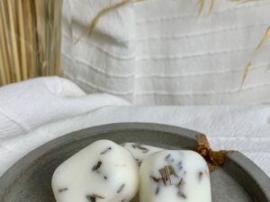 Detalle de los bombones aromáticos de lavanda